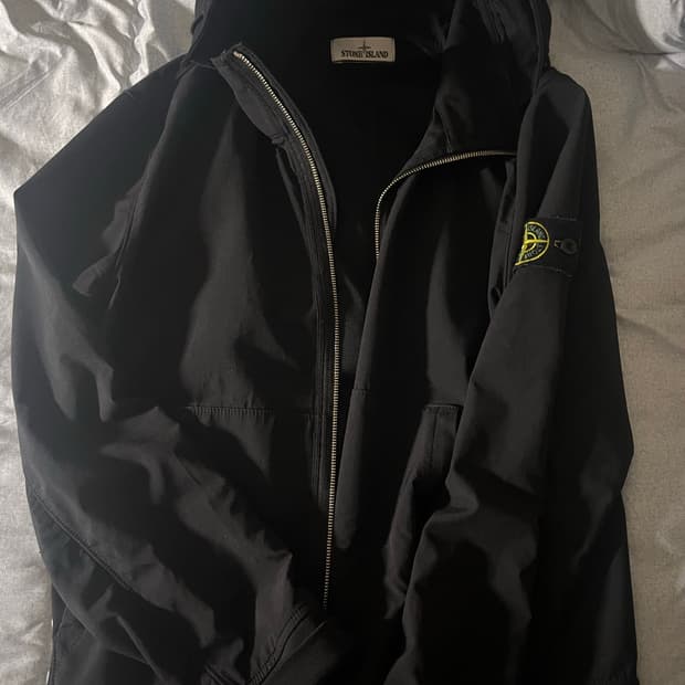 스톤아일랜드 소프트쉘 바람막이 L 팝니다