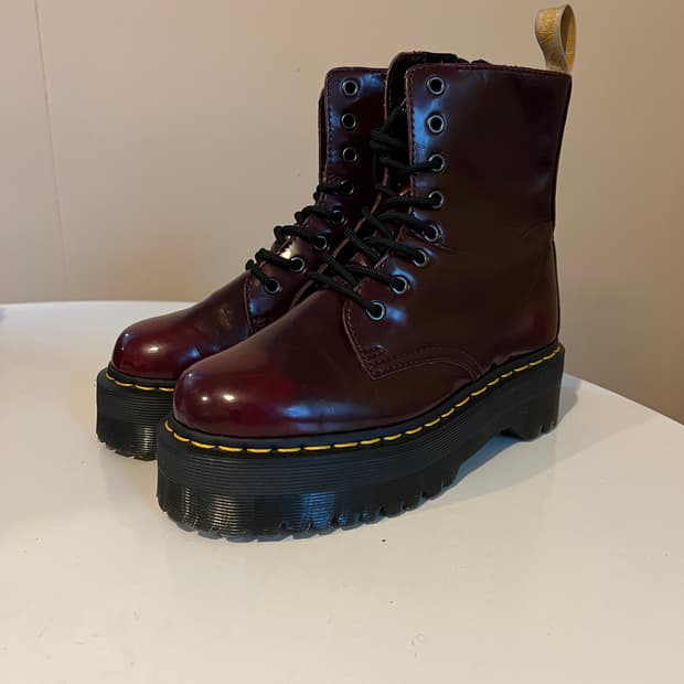 닥터마틴 제이든 II 비건 플랫폼 부츠 체리 레드 