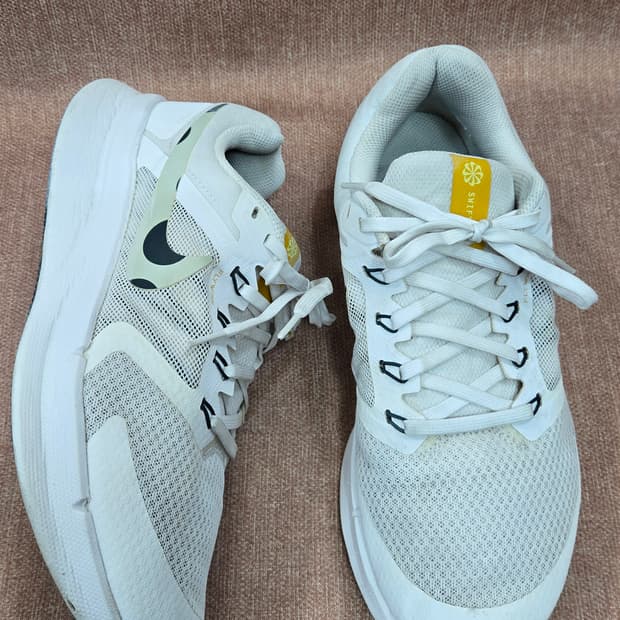 나이키 275mm-  런 스위프트 3 로드 러닝화