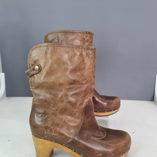 어그 250 브라운 레더 부츠
