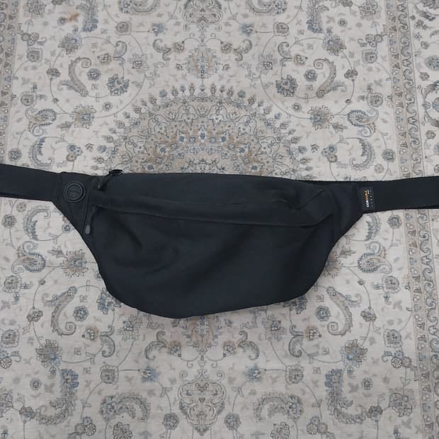 무탠다드 코듀라 블랙 힙색 슬링백