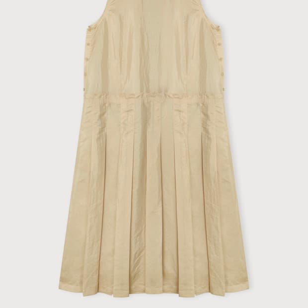 에토스 ROUNDED NECK PLEATS DRESS