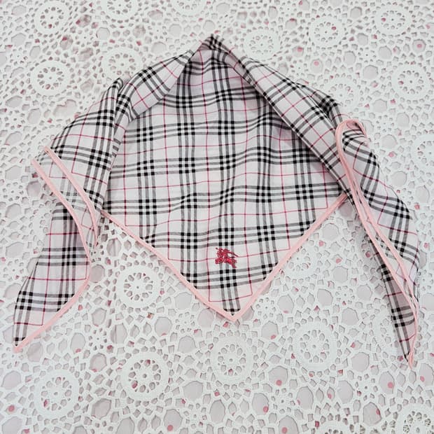 버버리(Burberry) 핑크라인 체크 손수건