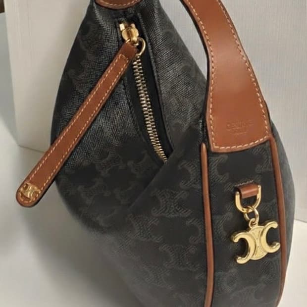 셀린느 트리옹프 키링