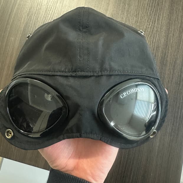 cp컴퍼니 24FW 크롬 고글 볼캡