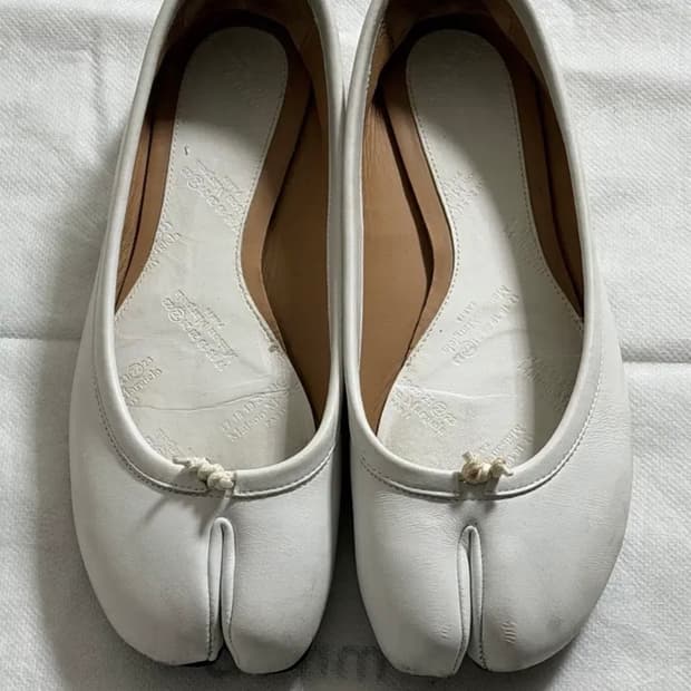 마르지엘라 타비 플랫 화이트