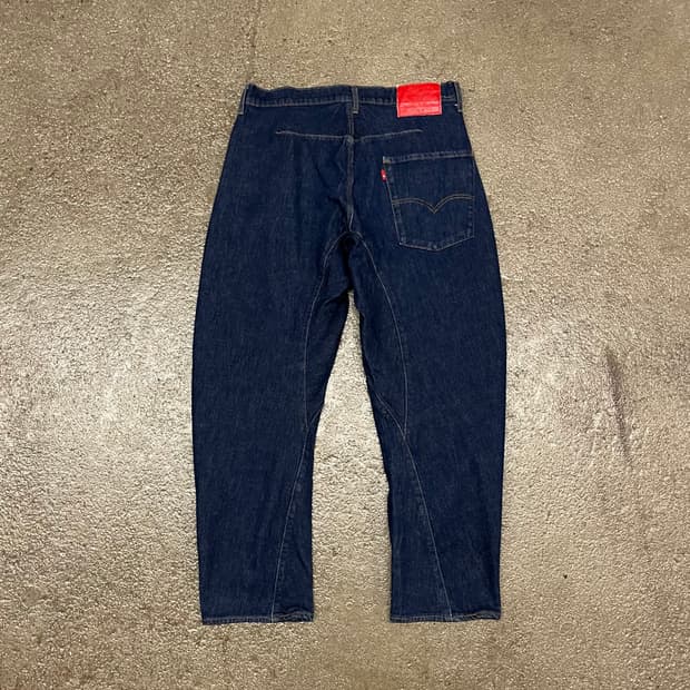 리바이스 엔지니어드진  LEJ570 (32”)