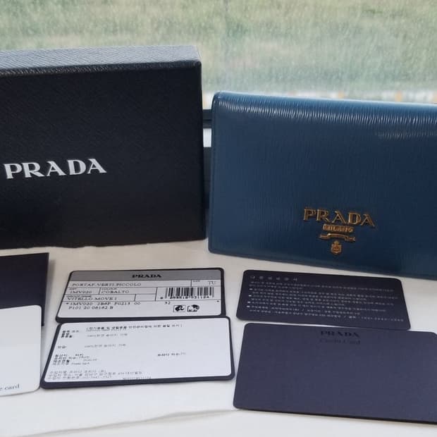 (풀구성 민트급) PRADA (프라다) 비텔로 무브 금장 로고 중반지갑