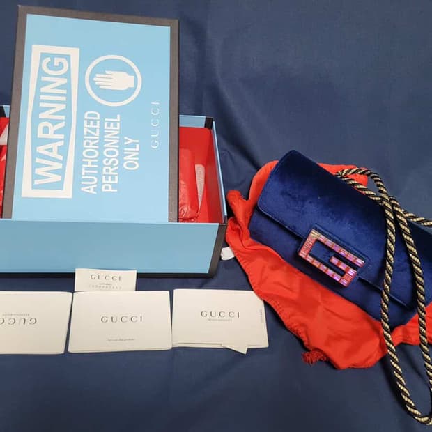 (미사용)구찌 크리스탈 브로드웨이 GG마몽 클러치 블루 이브닝백 도트백