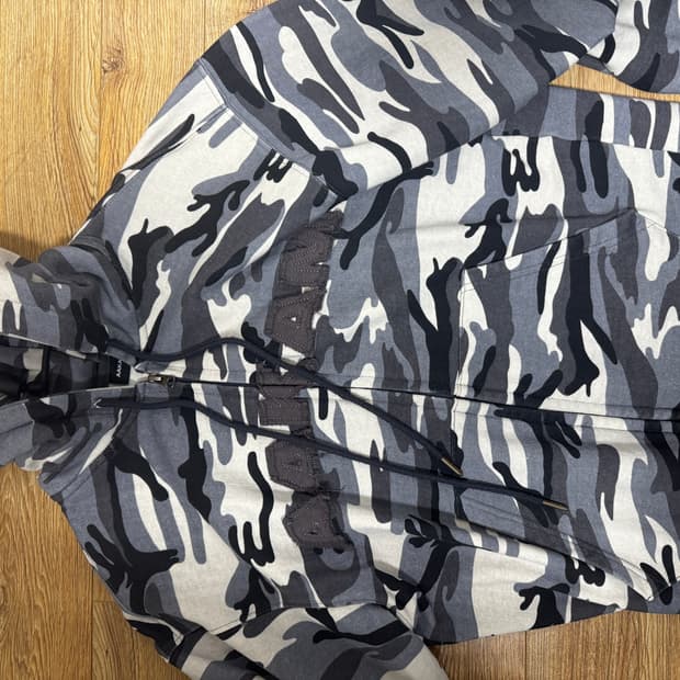 아캄 Contrast Logo Zip-up Hoodie