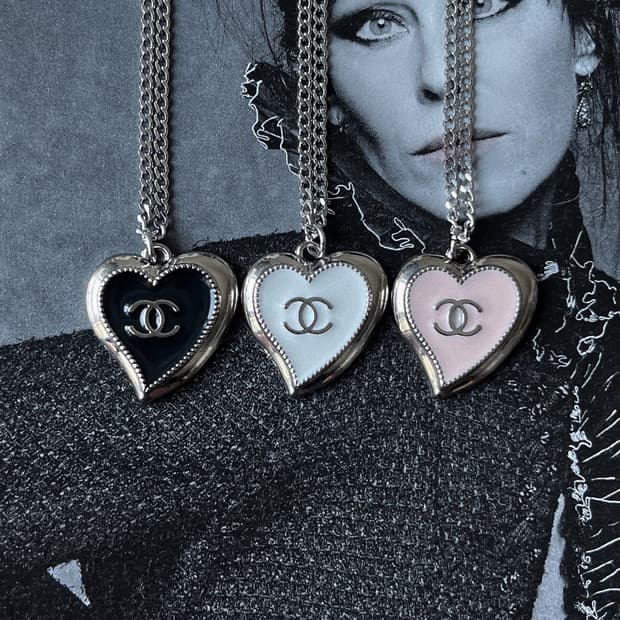샤넬 레드벨벳 조이 하트 펜던트 업사이클링 실버 목걸이