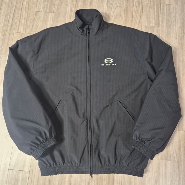 발렌시아가 유니티 윈드브레이커