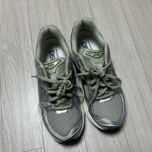 아식스 젤카야노14 드라이드 리프 그린 퓨어 실버