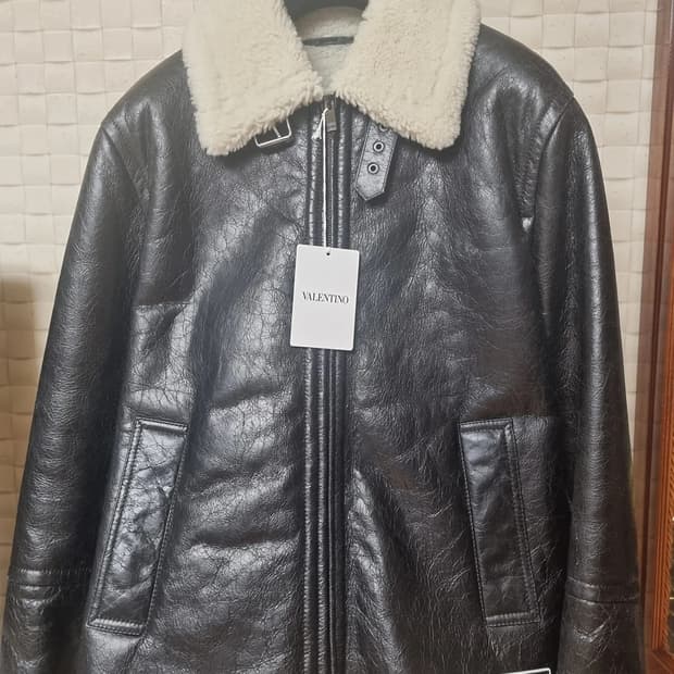 발렌티노 무스탕 판매합니다