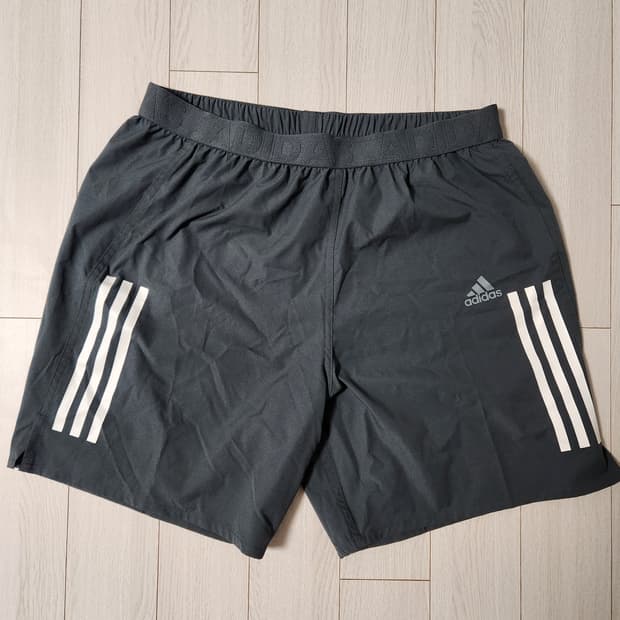 아디다스 삼선 러닝 반바지 블랙 사이즈XL

오염 하자없이 깨끗해요^^
