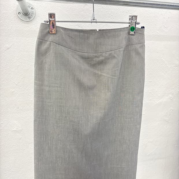 버버리 미니멀 미디 스커트