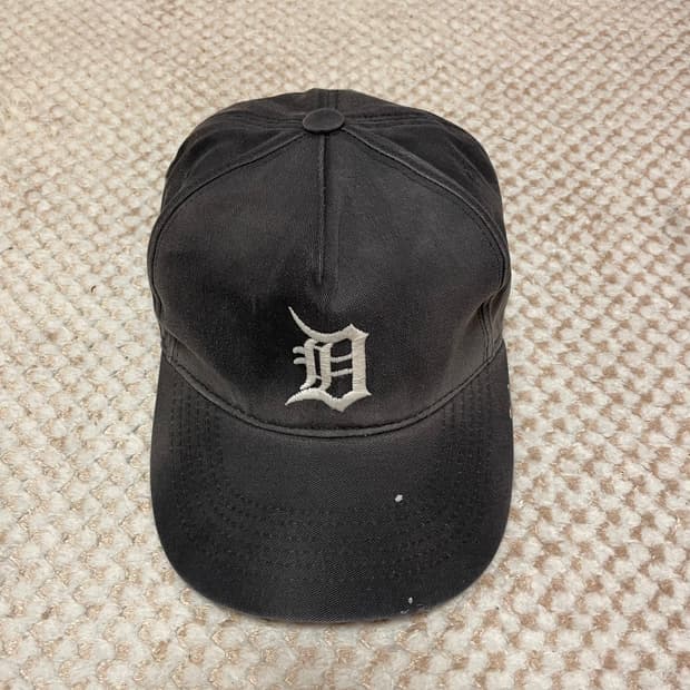 도넛리벤지 핑거프레스 D로고 워싱캡