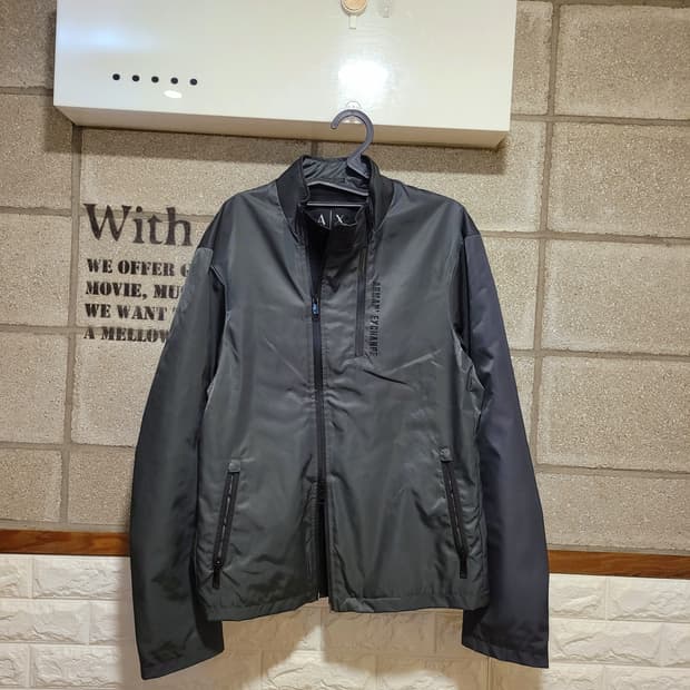 아르마니 익스체인지 유틸 바람막이 M
