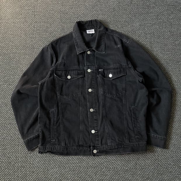 TOMMY JEANS 흑청 트러커 데님 자켓 (105-110)