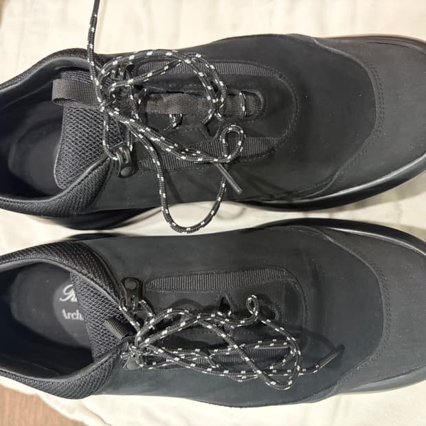 리본빛 아카이브앱크 콜라보 플랫폼 스니커즈 38