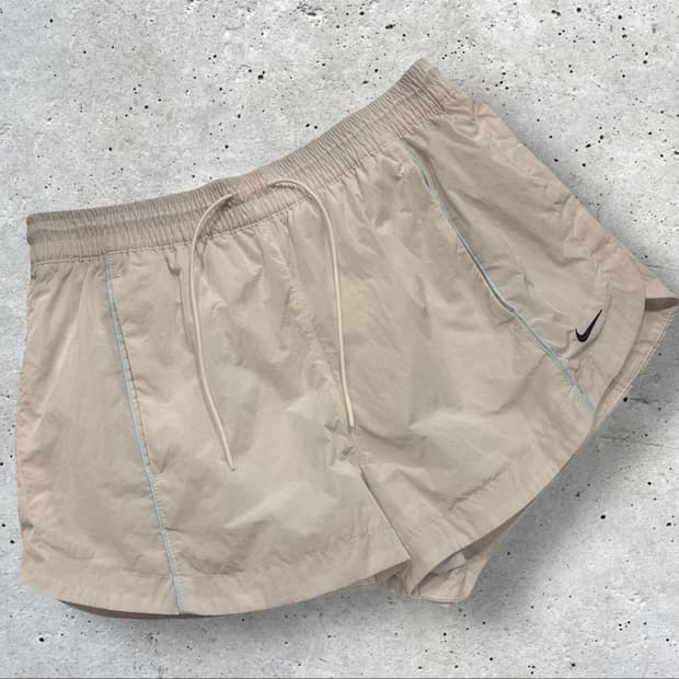 [M] 나이키 우먼 UV 숏츠 반바지 화이트 C554