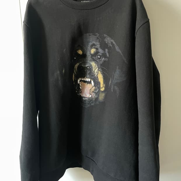 지방시 로트와일러 맨투맨