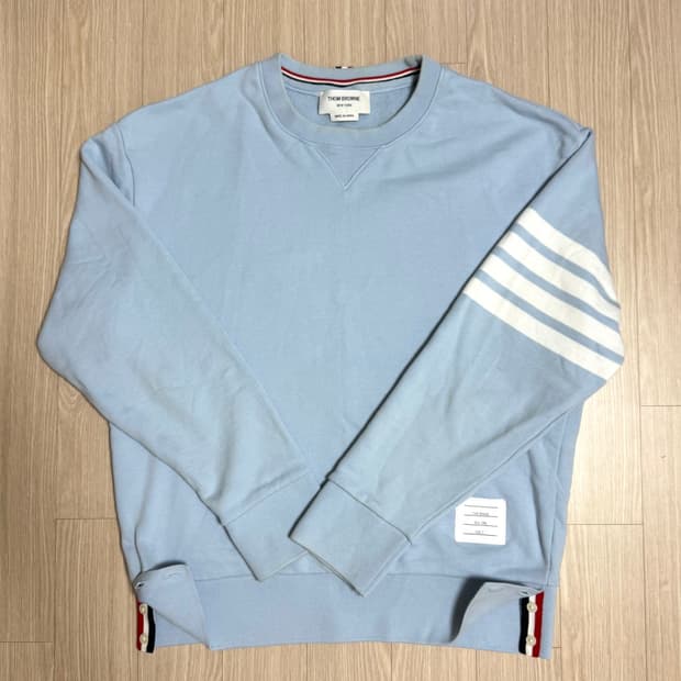 톰브라운 사선 맨투맨 스카이블루컬러 3사이즈 