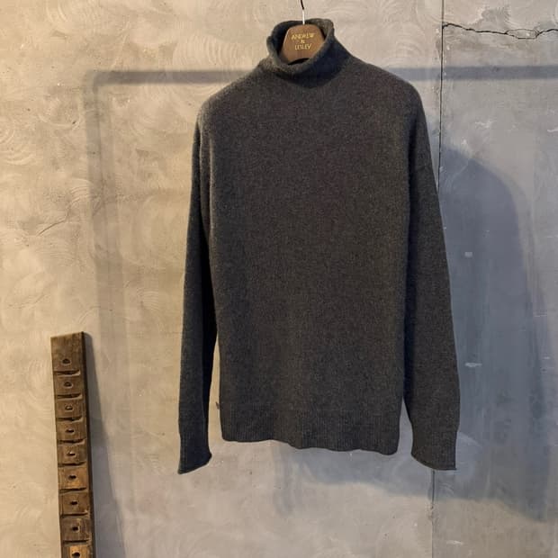 띠어리 캐시미어 터틀넥 니트 100