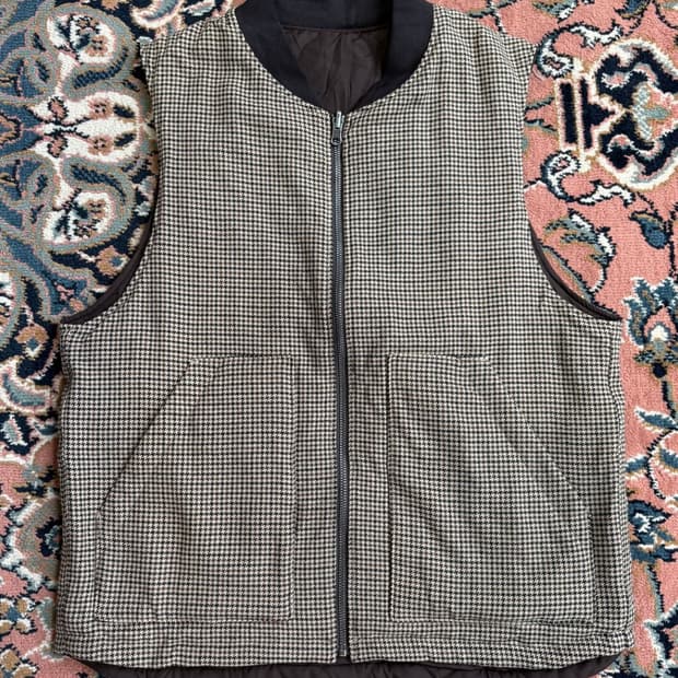 GU 하운드투스 리버시블 체크 패딩 베스트