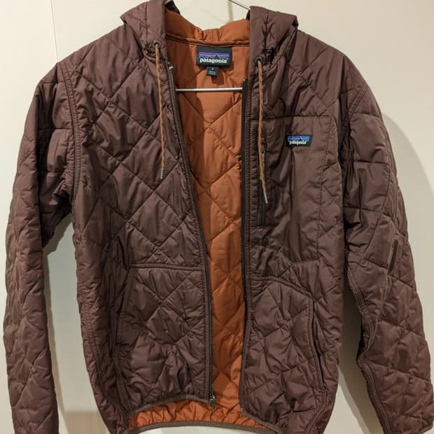 파타고니아 다이아몬드 퀼티드 보머 후디 자켓 브라운