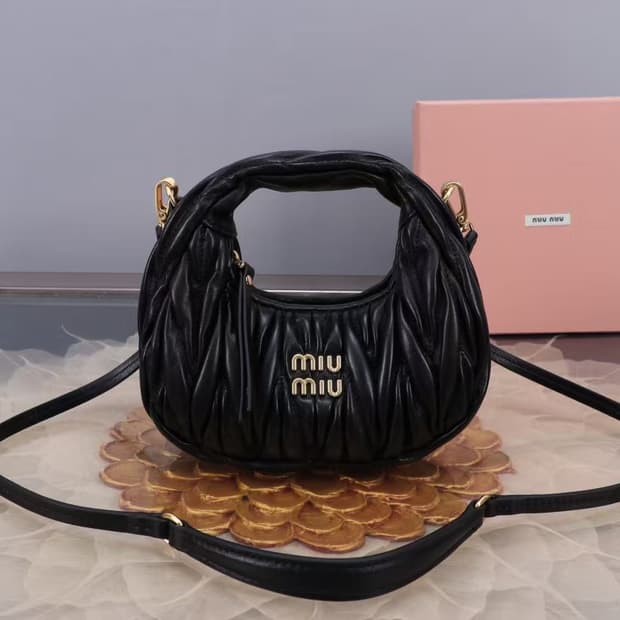 미우 미우 완더 마테라쎄 나파 가죽 호보 미니백 블랙