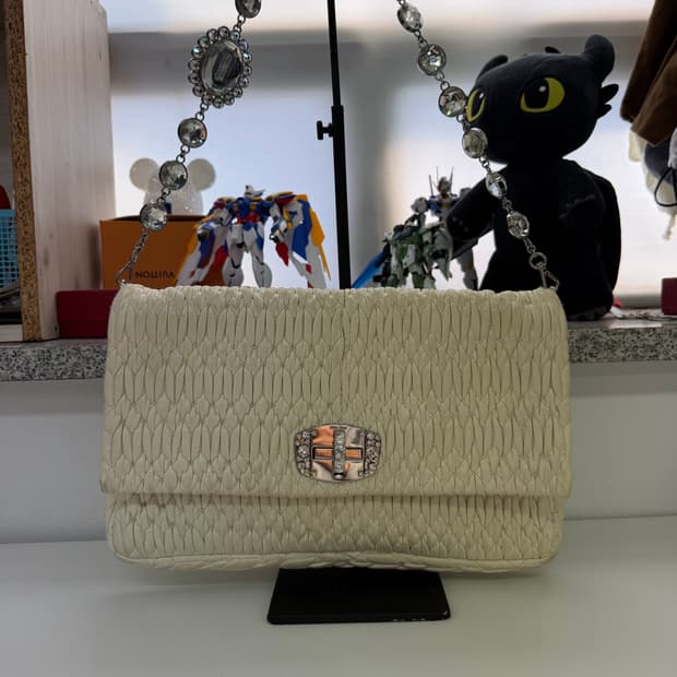 정품) 미우미우 크리스탈 마테라쎄 나파가죽 숄더백