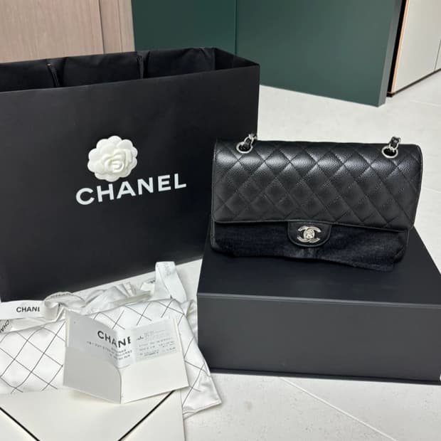 (정품)샤넬 클래식 캐비어 미듐 은장 가방