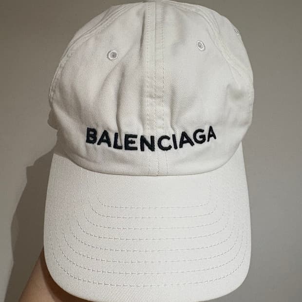 발렌시아가  화이트 볼캡 모자 정품
