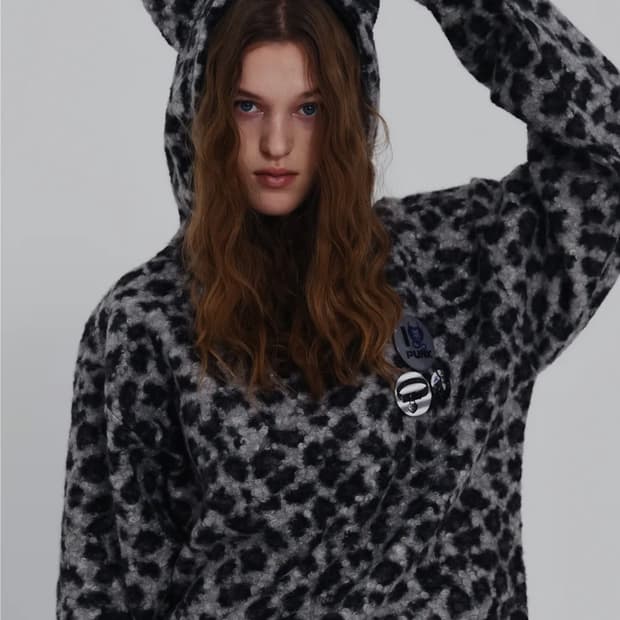 킴히 호피 이어 핀 버튼 후드 캔뱃지 고양이 레오파트 후드티 갸루