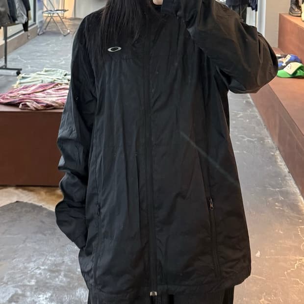 오클리 로고 블랙 바람막이 자켓 H3308