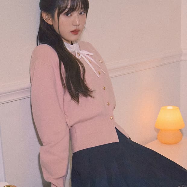 로라로라 장원영 착용 핑크 가디건