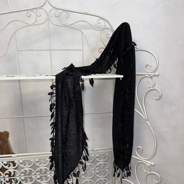 Black grunge leaves scarf