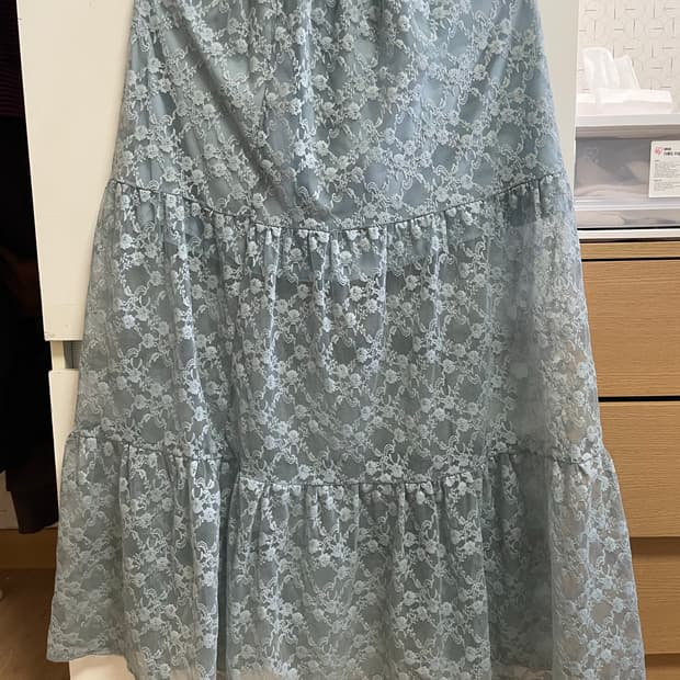 어글리쉐도우 플라워 레이스 롱스커트 블루