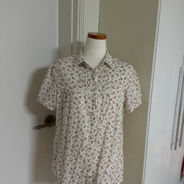 잔꽃무늬 레이스 퍼프 반팔 블라우스 셔츠