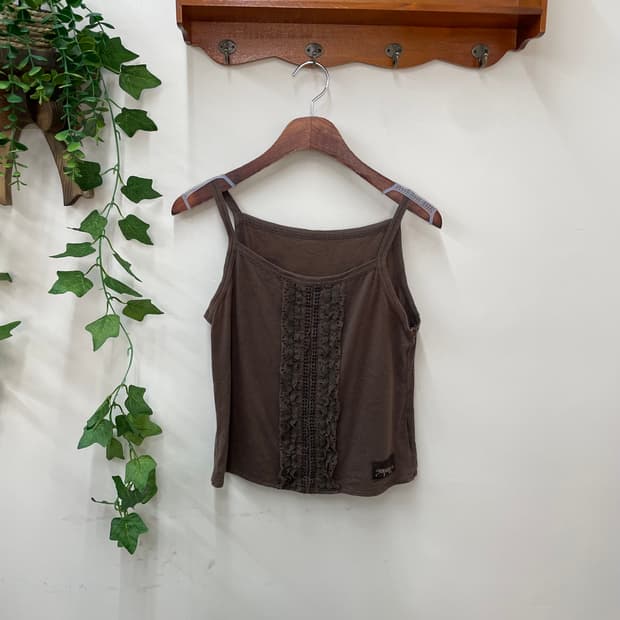 오네갸루 라떼갸루 모카 브라운 레이스 프릴 나시 탑