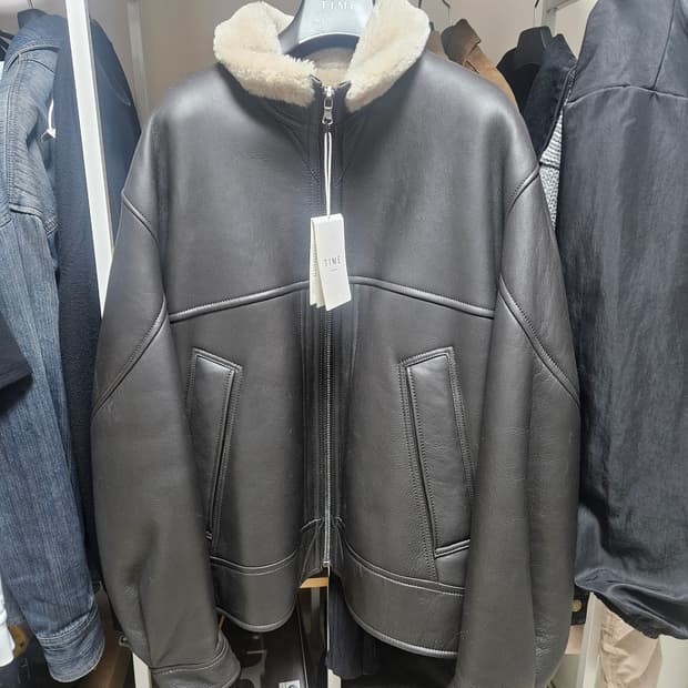 타임옴므 무스탕24fw 105 새상품팝니다