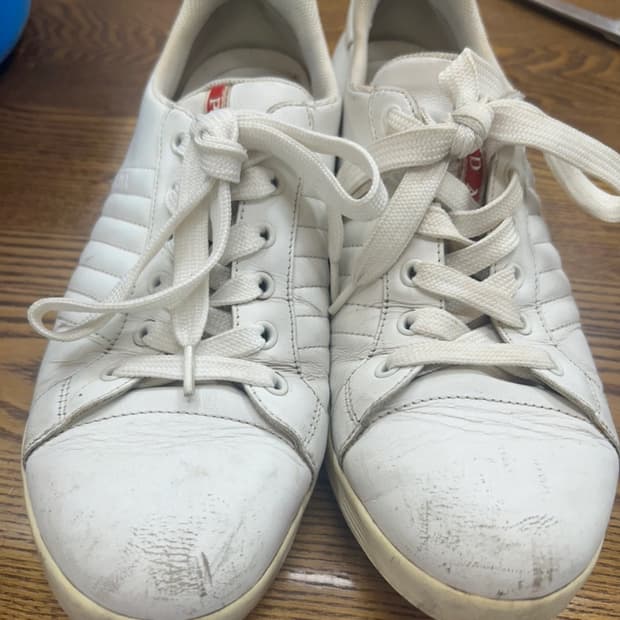 Prada 프라다 화이트 스니커즈