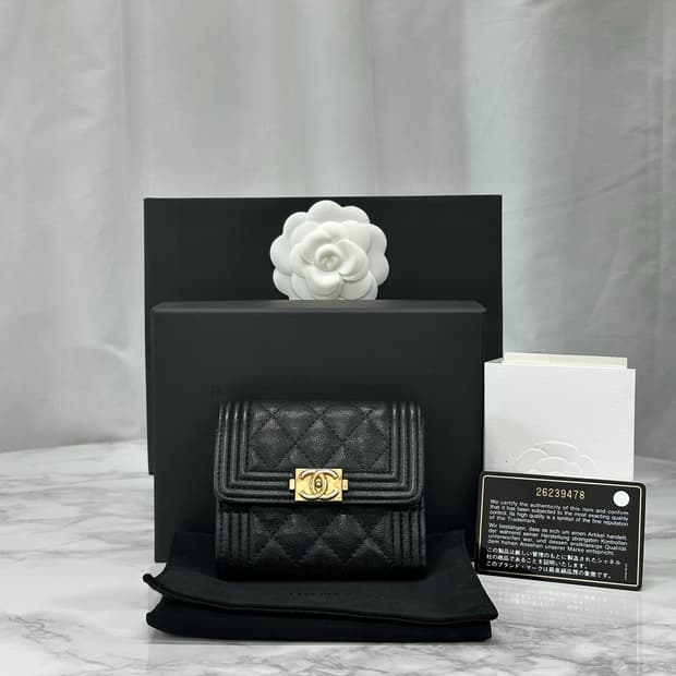 샤넬 보이 금장 3단지갑