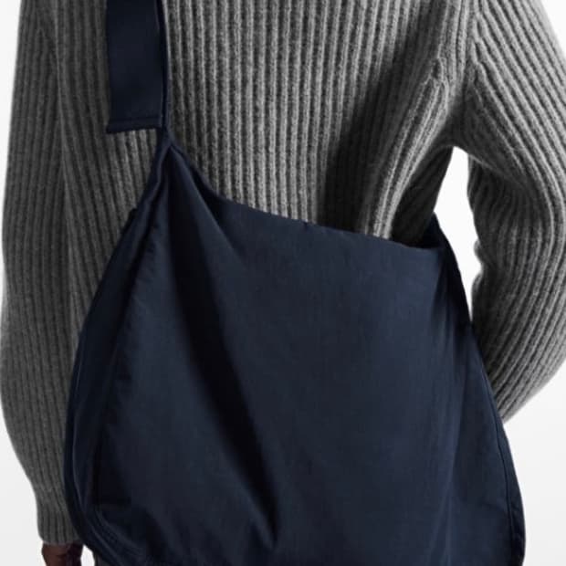 [코스/크로스백] COS 나일론 가방 / dark navy