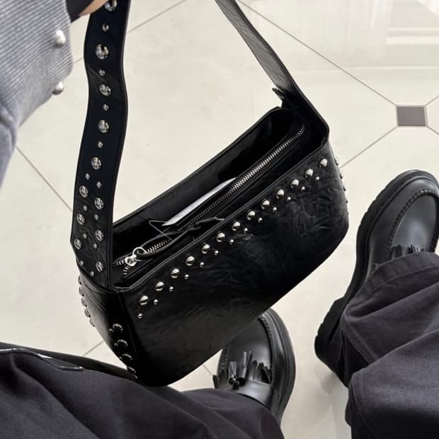 last one/VIE DIT OVER STUD LEATHER SHOUL