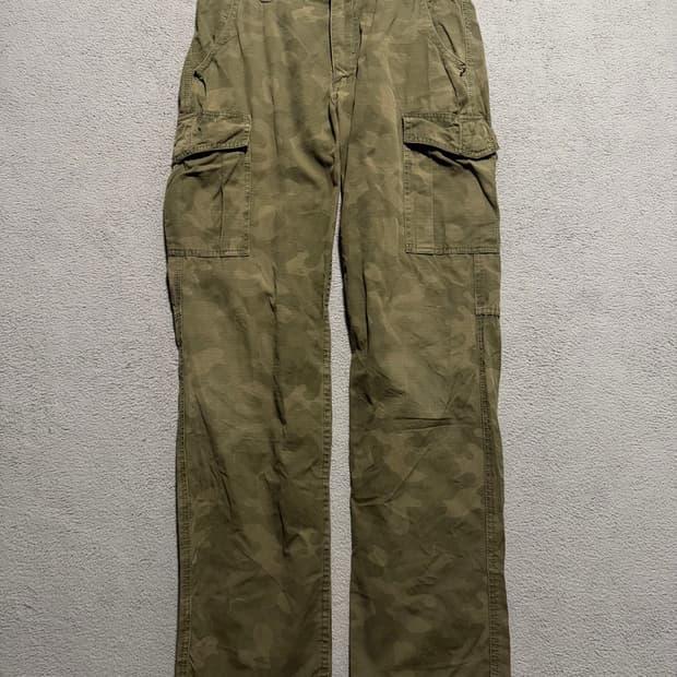 Back number camo cargo pants