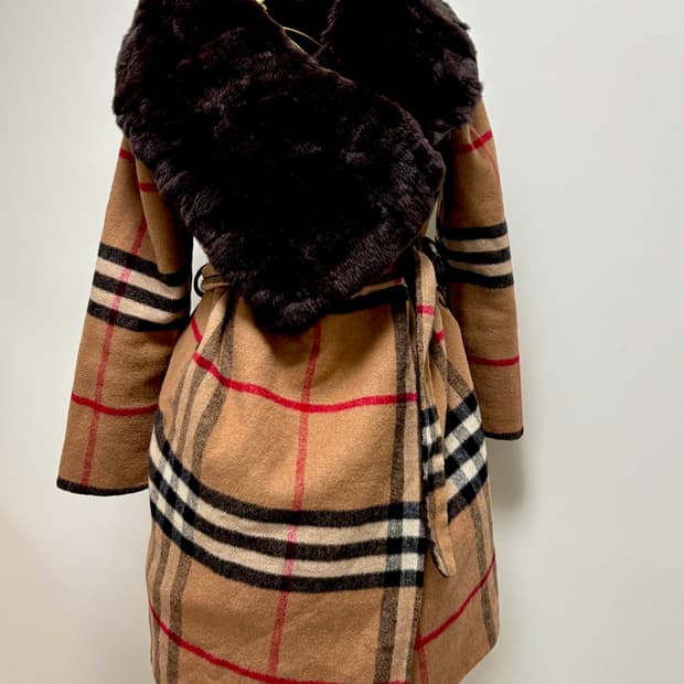 정품 .버버리. 코트. 38사이즈. 66.