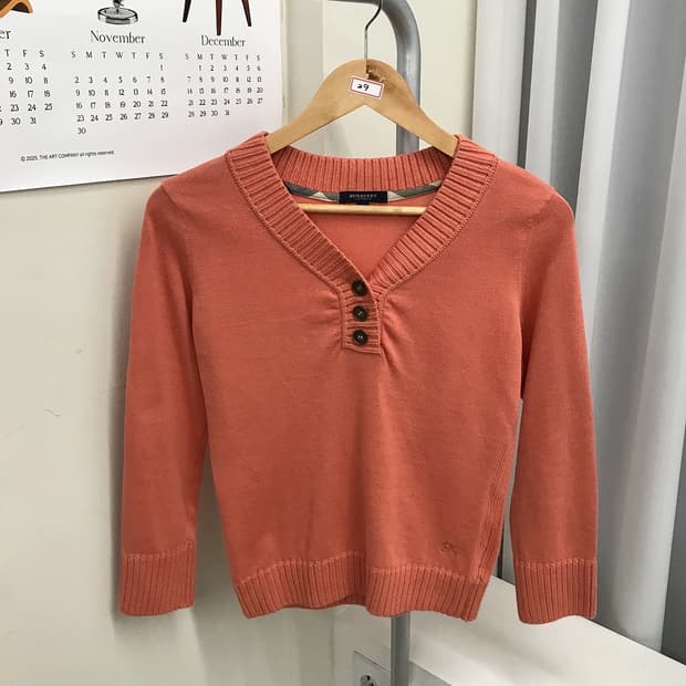 버버리 로고 금장 니트