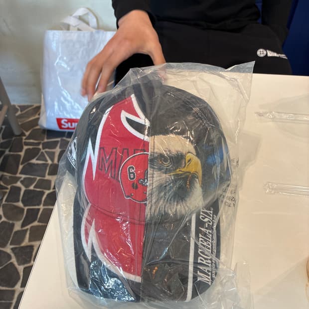 슈프림 x MM6 메종 마르지엘라 스플릿 6-패널 블랙 - 26SS